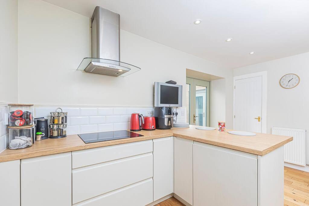 The Gate House - 3 Bed & Parking Villa EDI Exterior photo